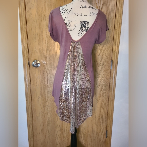 Deb Tops - Deb Leopard Animal Print Sequin Open Back High Low Sparkle T-shirt